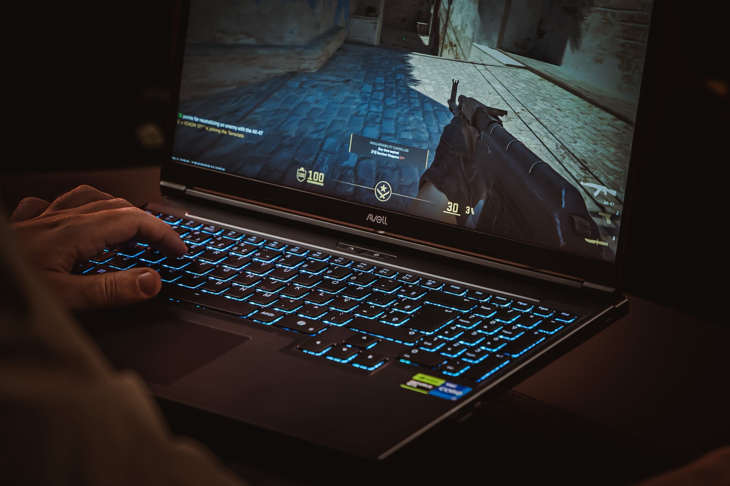 FPS estável: o que priorizar na escolha do notebook?